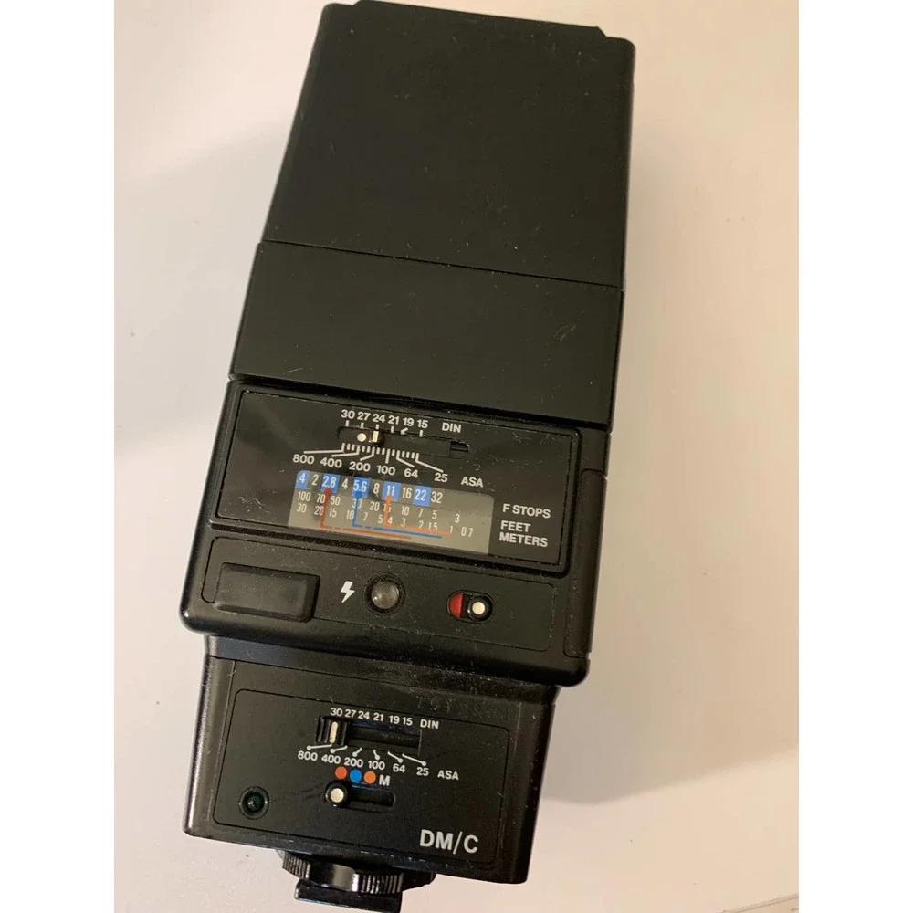 VIVITAR 3700 Zoom Thyristor shoe mount universal electronic flash tilt UNTESTED